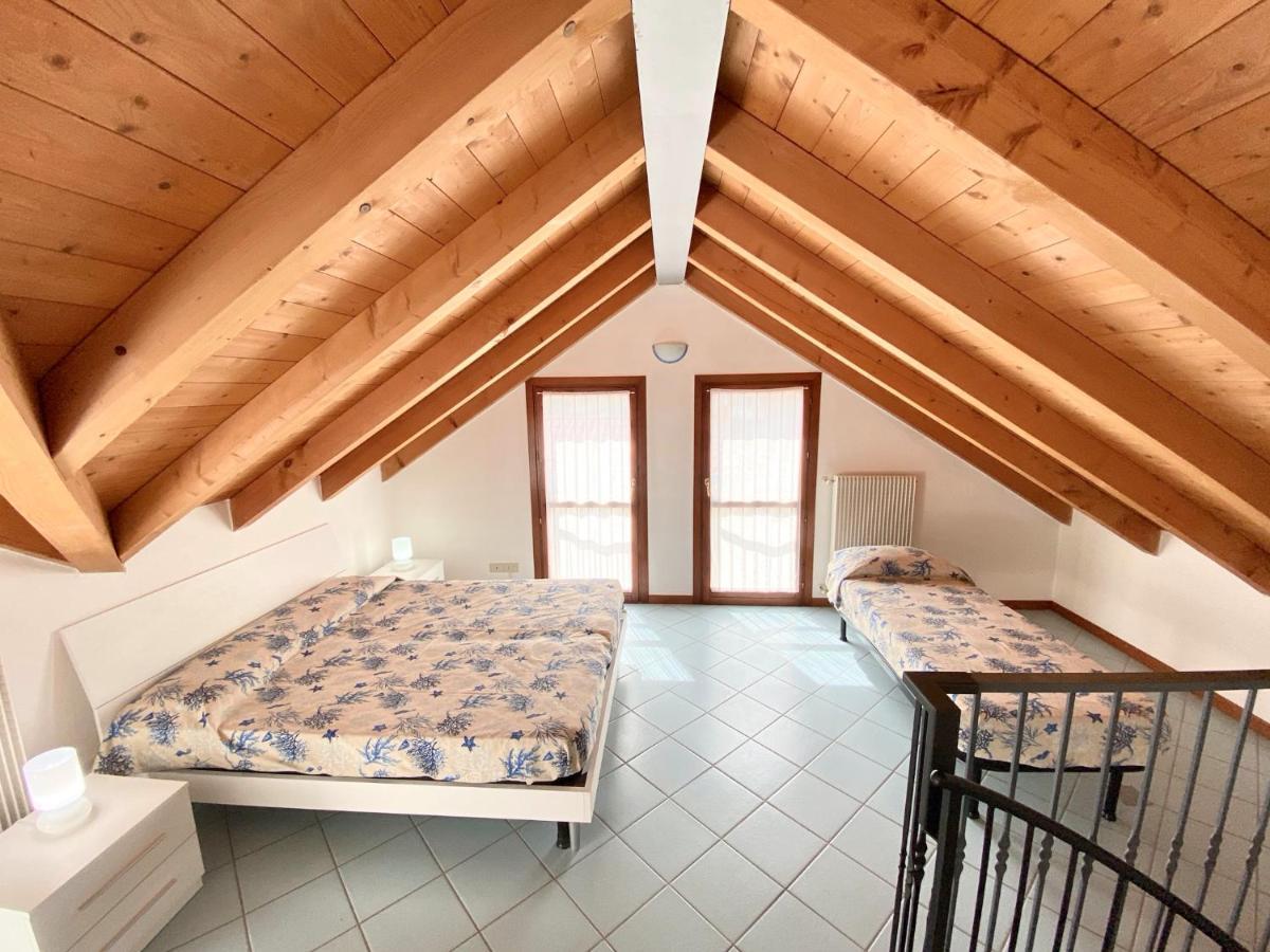 Villa Santin Carraro Immobiliare - Family Apartments Лидо-ди-Езоло Экстерьер фото
