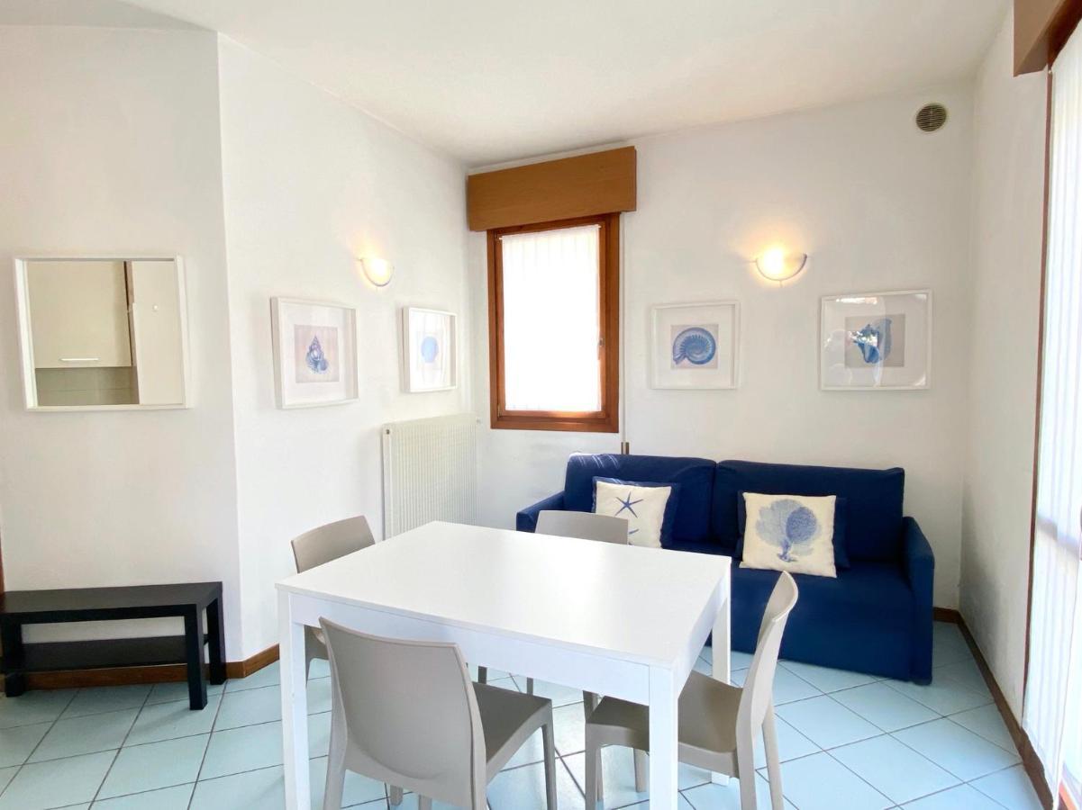 Villa Santin Carraro Immobiliare - Family Apartments Лидо-ди-Езоло Экстерьер фото