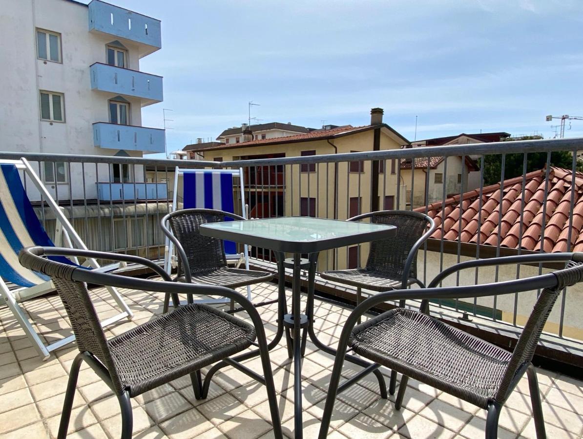 Villa Santin Carraro Immobiliare - Family Apartments Лидо-ди-Езоло Экстерьер фото
