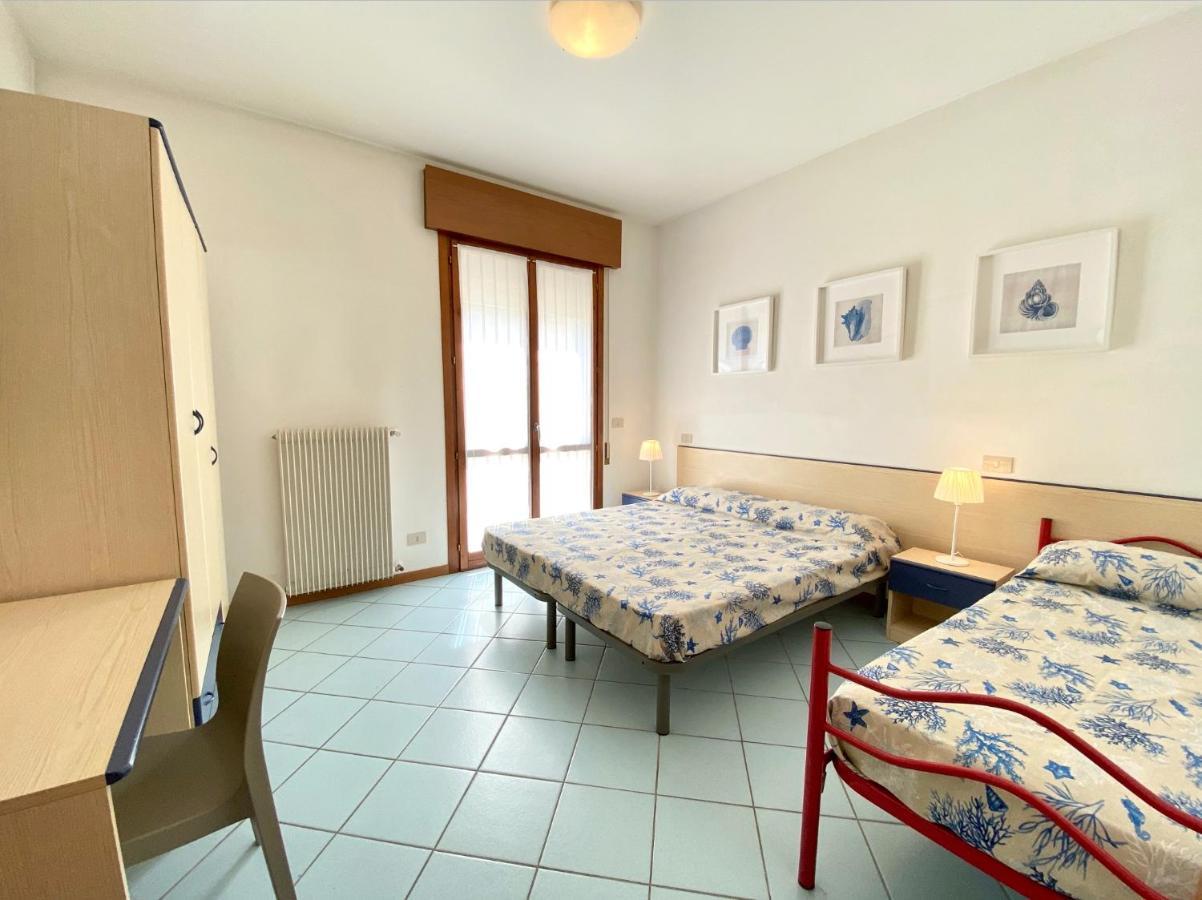 Villa Santin Carraro Immobiliare - Family Apartments Лидо-ди-Езоло Экстерьер фото