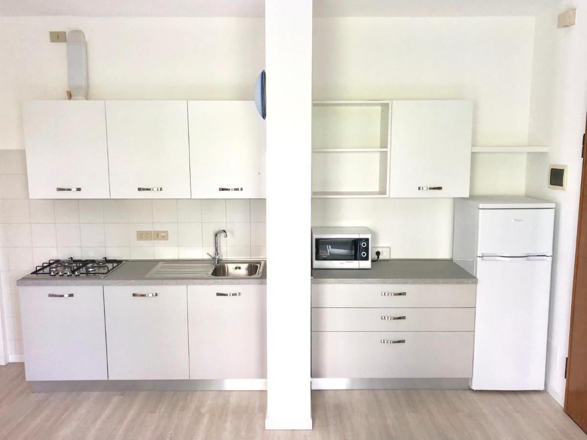 Villa Santin Carraro Immobiliare - Family Apartments Лидо-ди-Езоло Экстерьер фото
