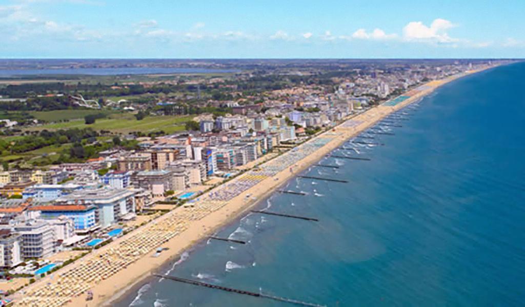 Villa Santin Carraro Immobiliare - Family Apartments Лидо-ди-Езоло Экстерьер фото