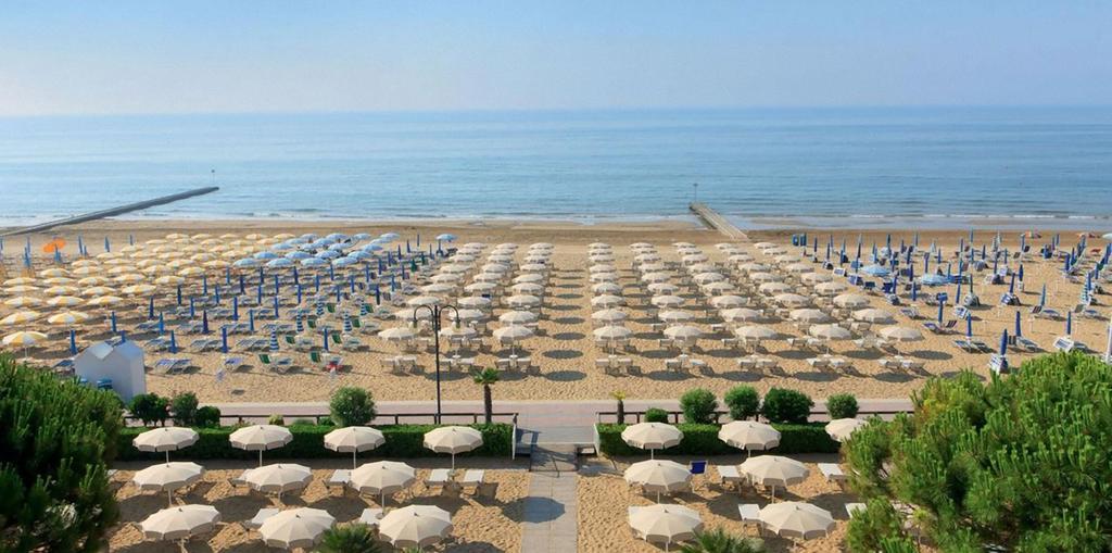 Villa Santin Carraro Immobiliare - Family Apartments Лидо-ди-Езоло Экстерьер фото