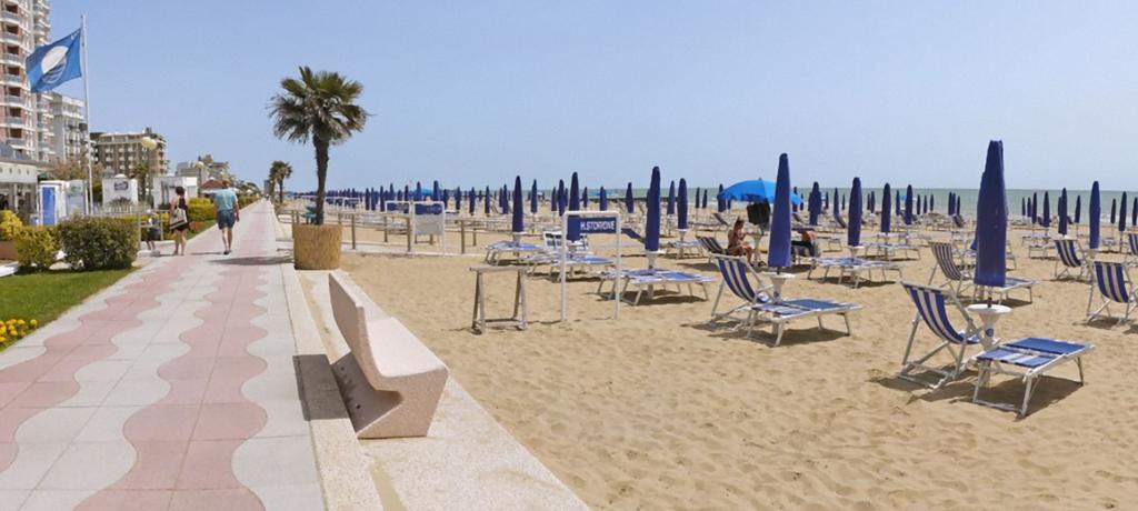 Villa Santin Carraro Immobiliare - Family Apartments Лидо-ди-Езоло Экстерьер фото